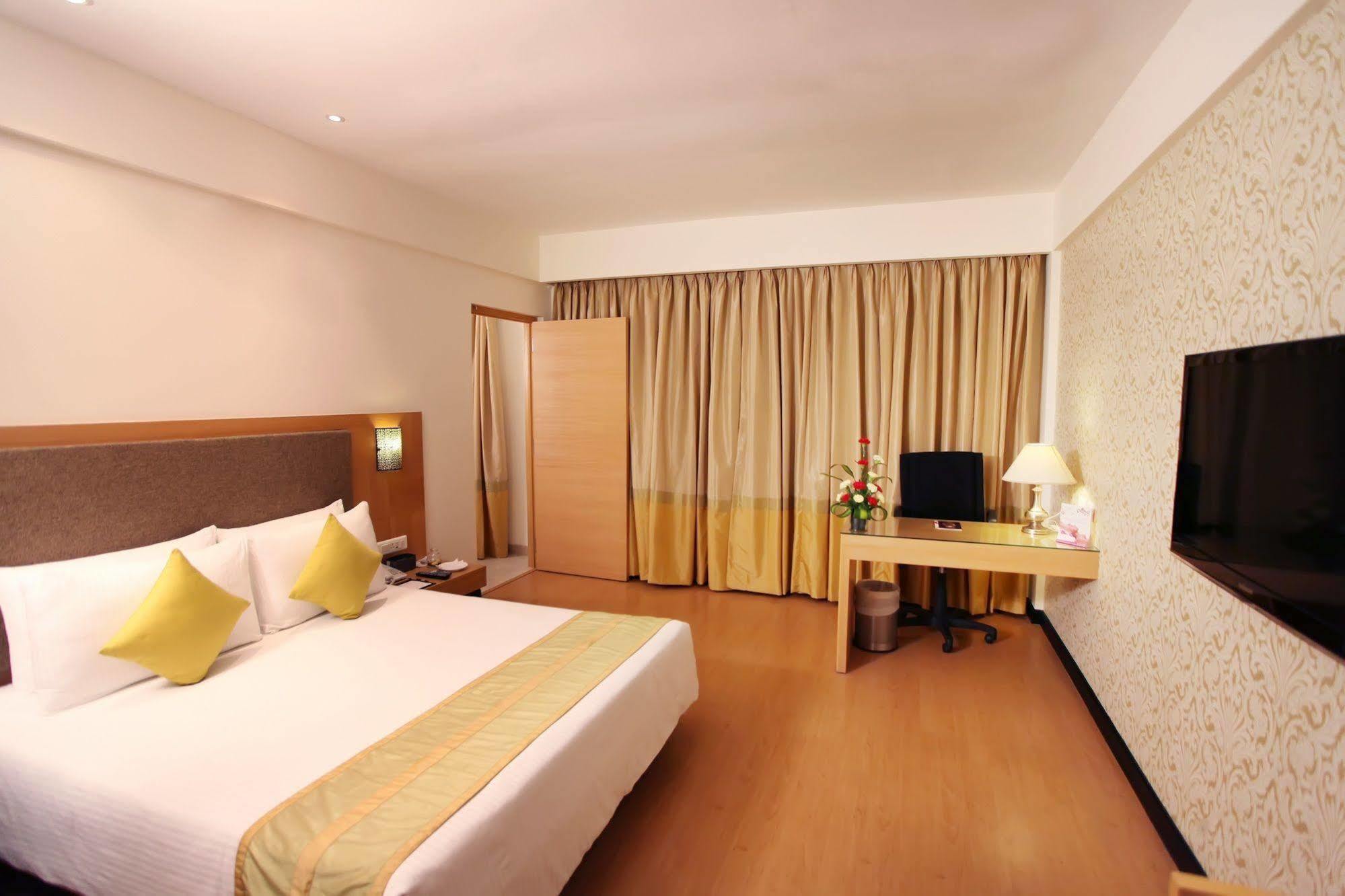 Greenpark Hotel 5*